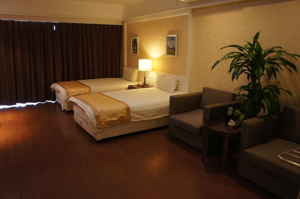 Pujiang Expo Hotel 3*