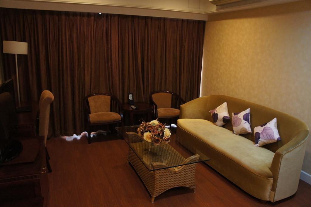 Pujiang Expo 3*