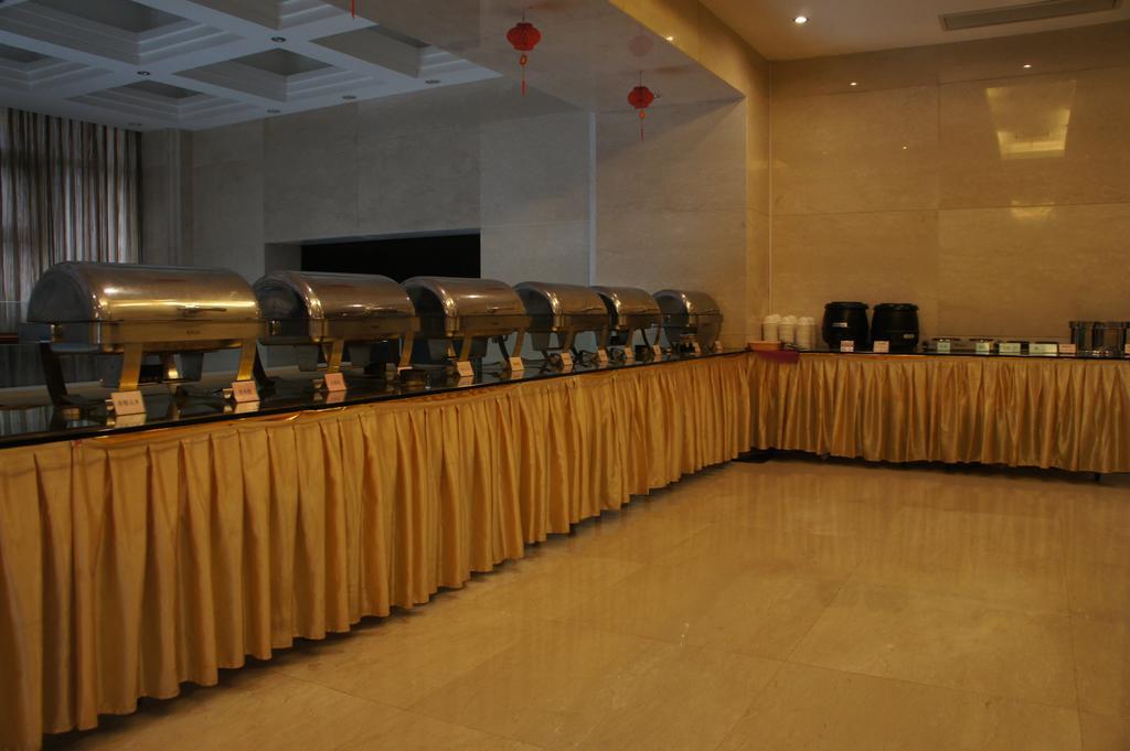 Hotel Pujiang Expo 3*