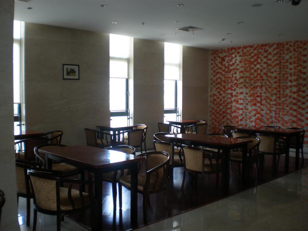 Hotel Pujiang Expo 3*