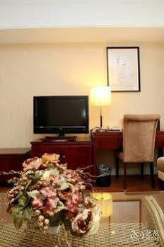 Pujiang Expo Hotel 3*