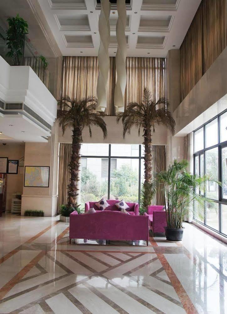 Hotel Pujiang Expo 3*