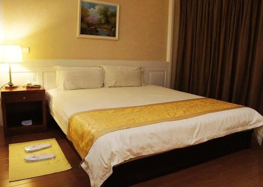 Hotel Pujiang Expo 3*